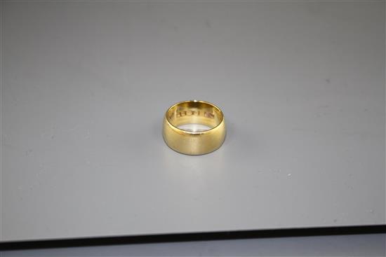 A 1970s 18ct gold wedding band, size M, 11.1 grams,